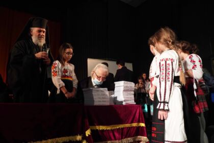 Poetul naţional Mihai Eminescu a fost omagiat de elevii Seminarului Teologic „Sfântul Andrei“ din Galaţi – fotografia 32