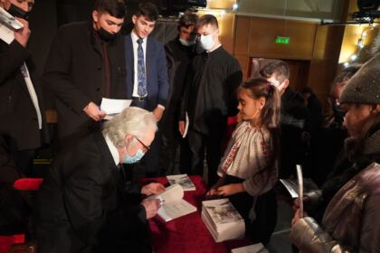 Poetul naţional Mihai Eminescu a fost omagiat de elevii Seminarului Teologic „Sfântul Andrei“ din Galaţi – fotografia 34
