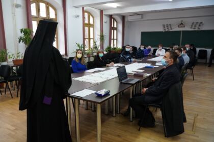 Simpozion studenţesc dedicat Sfinţilor Trei Ierarhi – fotografia 9