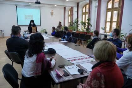 Simpozion studenţesc dedicat Sfinţilor Trei Ierarhi – fotografia 13
