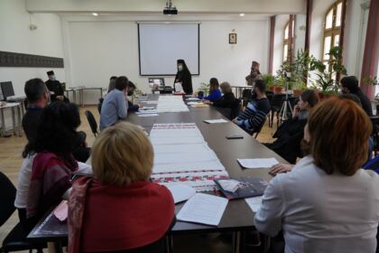 Simpozion studenţesc dedicat Sfinţilor Trei Ierarhi – fotografia 32