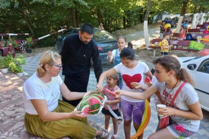 Tabăra pentru copii de la Parohia Tepu de Jos la Mănăstirea Toflea – fotografia 12
