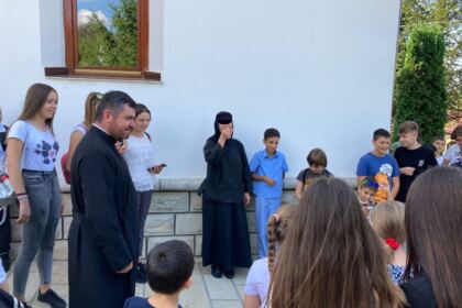 Programul eparhial „Vacanța din pridvorul bisericii“ a ajuns și în Parohiile Corni, Cosmești Vale, Fântâni, Nicorești și Vișina – fotografia 3