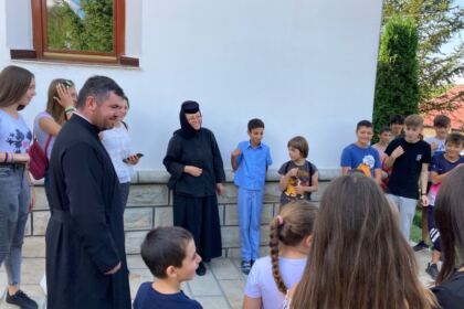 Programul eparhial „Vacanța din pridvorul bisericii“ a ajuns și în Parohiile Corni, Cosmești Vale, Fântâni, Nicorești și Vișina – fotografia 6