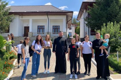 Programul eparhial „Vacanța din pridvorul bisericii“ a ajuns și în Parohiile Corni, Cosmești Vale, Fântâni, Nicorești și Vișina – fotografia 16