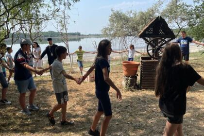Sărbătoarea Sfântului M. Mc. Pantelimon a continuat prin rugăciune, comuniune şi bucurie – fotografia 4