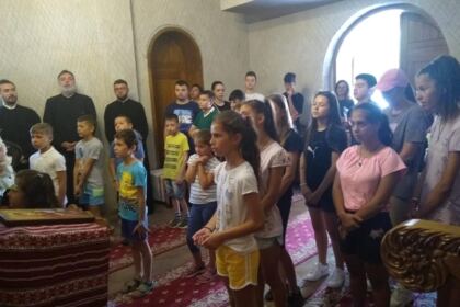 Sărbătoarea Sfântului M. Mc. Pantelimon a continuat prin rugăciune, comuniune şi bucurie – fotografia 11