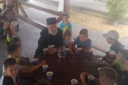 Sărbătoarea Sfântului M. Mc. Pantelimon a continuat prin rugăciune, comuniune şi bucurie – fotografia 20