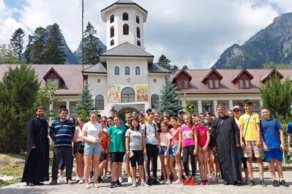 Programul eparhial „Vacanța din pridvorul bisericii“ a continuat și în parohiile Ulmu și Mohreanu – fotografia 2