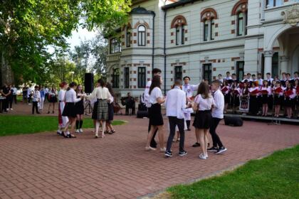 Serbare de sfârşit de an şcolar la Seminarul Teologic „Sfântul Andrei“ din Galaţi – fotografia 22
