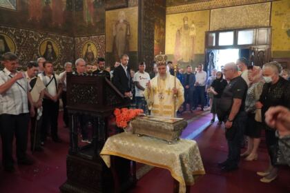 Rugăciune şi filantropie în Duminica videcării slăbănogului de la Vitezda – fotografia 12