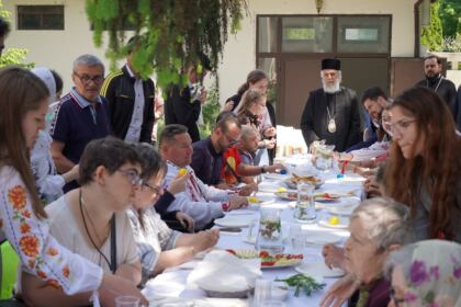 Rugăciune şi filantropie în Duminica videcării slăbănogului de la Vitezda – fotografia 53