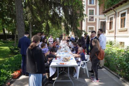 Rugăciune şi filantropie în Duminica videcării slăbănogului de la Vitezda – fotografia 60