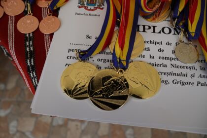 Peste 200 de copii au participat la Campionatul şcolar de fotbal „Tinereţe şi credinţă“ în Protopopiatul Nicoreşti – fotografia 8