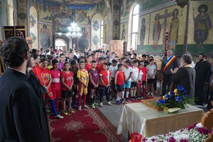 Peste 200 de copii au participat la Campionatul şcolar de fotbal „Tinereţe şi credinţă“ în Protopopiatul Nicoreşti – fotografia 11