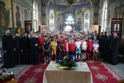 Peste 200 de copii au participat la Campionatul şcolar de fotbal „Tinereţe şi credinţă“ în Protopopiatul Nicoreşti – fotografia 12