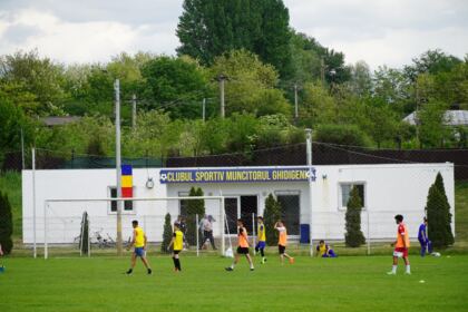Peste 200 de copii au participat la Campionatul şcolar de fotbal „Tinereţe şi credinţă“ în Protopopiatul Nicoreşti – fotografia 14