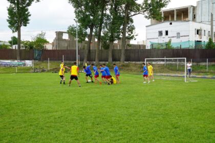 Peste 200 de copii au participat la Campionatul şcolar de fotbal „Tinereţe şi credinţă“ în Protopopiatul Nicoreşti – fotografia 16