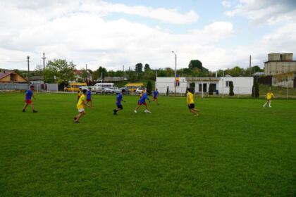 Peste 200 de copii au participat la Campionatul şcolar de fotbal „Tinereţe şi credinţă“ în Protopopiatul Nicoreşti – fotografia 18