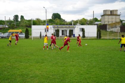 Peste 200 de copii au participat la Campionatul şcolar de fotbal „Tinereţe şi credinţă“ în Protopopiatul Nicoreşti – fotografia 19