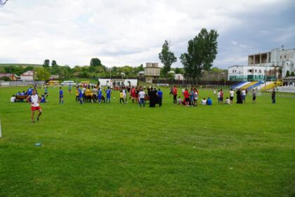 Peste 200 de copii au participat la Campionatul şcolar de fotbal „Tinereţe şi credinţă“ în Protopopiatul Nicoreşti – fotografia 22