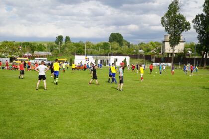 Peste 200 de copii au participat la Campionatul şcolar de fotbal „Tinereţe şi credinţă“ în Protopopiatul Nicoreşti – fotografia 23