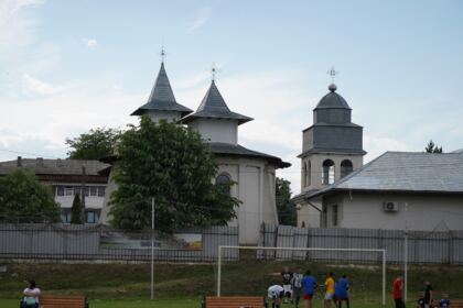 Peste 200 de copii au participat la Campionatul şcolar de fotbal „Tinereţe şi credinţă“ în Protopopiatul Nicoreşti – fotografia 25