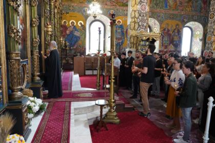 Întrunire consultativă cu tinerii din parohiile gălăţene – fotografia 5