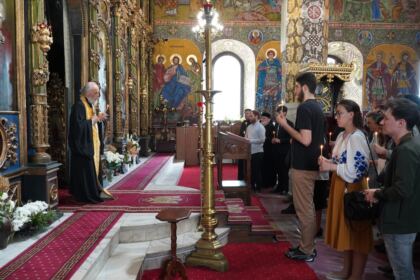 Întrunire consultativă cu tinerii din parohiile gălăţene – fotografia 14