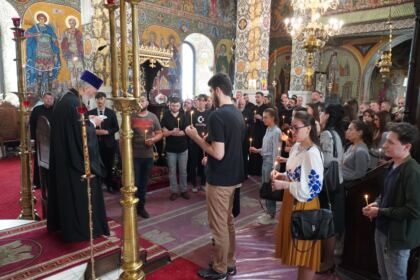 Întrunire consultativă cu tinerii din parohiile gălăţene – fotografia 16