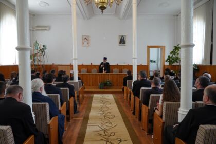 Întrunire consultativă cu tinerii din parohiile gălăţene – fotografia 26