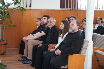 Întrunire consultativă cu tinerii din parohiile gălăţene – fotografia 34
