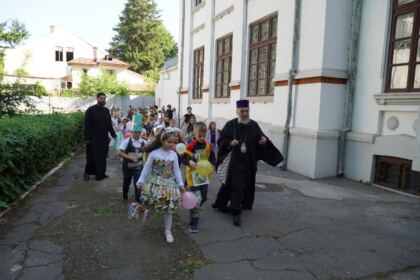 Zi de sărbătoare şi de bucurie pentru elevii seminarişti gălăţeni – fotografia 4