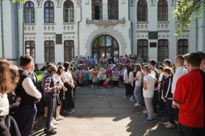 Zi de sărbătoare şi de bucurie pentru elevii seminarişti gălăţeni – fotografia 12
