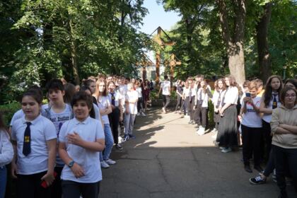 Zi de sărbătoare şi de bucurie pentru elevii seminarişti gălăţeni – fotografia 13