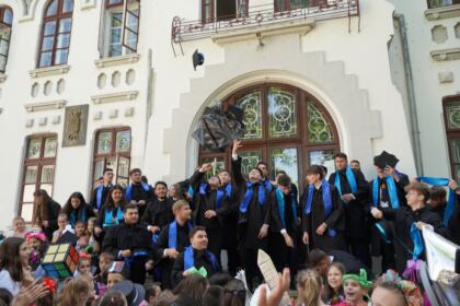 Zi de sărbătoare şi de bucurie pentru elevii seminarişti gălăţeni – fotografia 19