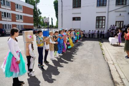 Zi de sărbătoare şi de bucurie pentru elevii seminarişti gălăţeni – fotografia 26