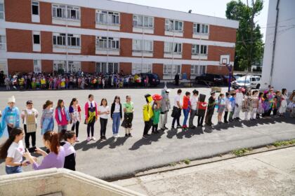 Zi de sărbătoare şi de bucurie pentru elevii seminarişti gălăţeni – fotografia 28
