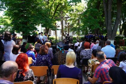 Zi de sărbătoare şi de bucurie pentru elevii seminarişti gălăţeni – fotografia 31