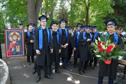 Zi de sărbătoare şi de bucurie pentru elevii seminarişti gălăţeni – fotografia 34