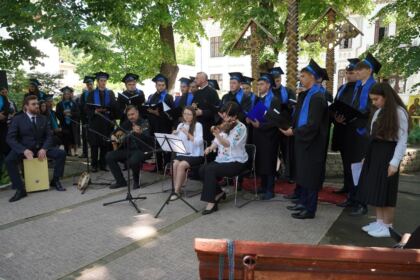 Zi de sărbătoare şi de bucurie pentru elevii seminarişti gălăţeni – fotografia 36