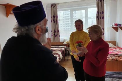 ÎPS Casian, împreună cu studenţii teologi, au vizitat refugiaţii din Ucraina – fotografia 9