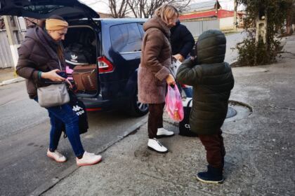 Parohia „Sf. Filofteia“ din Brăila sprijină refugiaţii din Ucraina – fotografia 2