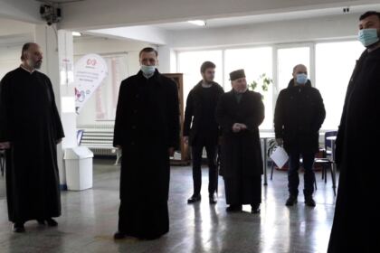 Preoţii din Protopopiatul Brăila au donat sânge pentru semenii aflaţi în suferinţă – fotografia 3