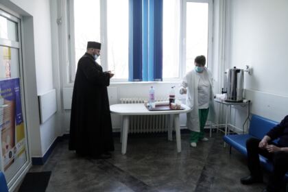 Preoţii din Protopopiatul Brăila au donat sânge pentru semenii aflaţi în suferinţă – fotografia 4