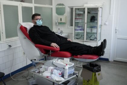 Preoţii din Protopopiatul Brăila au donat sânge pentru semenii aflaţi în suferinţă – fotografia 6