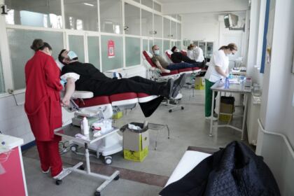Preoţii din Protopopiatul Brăila au donat sânge pentru semenii aflaţi în suferinţă – fotografia 9