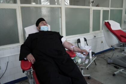 Preoţii din Protopopiatul Brăila au donat sânge pentru semenii aflaţi în suferinţă – fotografia 10