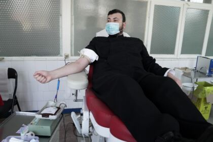 Preoţii din Protopopiatul Brăila au donat sânge pentru semenii aflaţi în suferinţă – fotografia 13