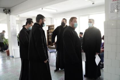În Arhiepiscopia Dunării de Jos continuă campanie de donare de sânge – fotografia 3